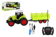 Traktor RC s vlekem plast 38cm 27MHz + dobjec pack na baterie v krabici 45x19x13cm