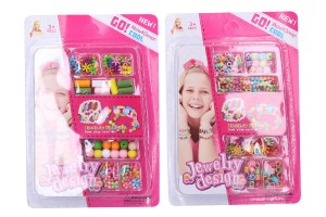 Kreativn sada korlky plast 2 druhy na kart 18x26x2cm